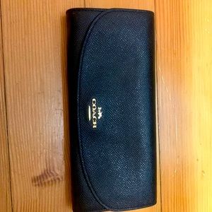 Excellent condition never been used black Coach wallet.